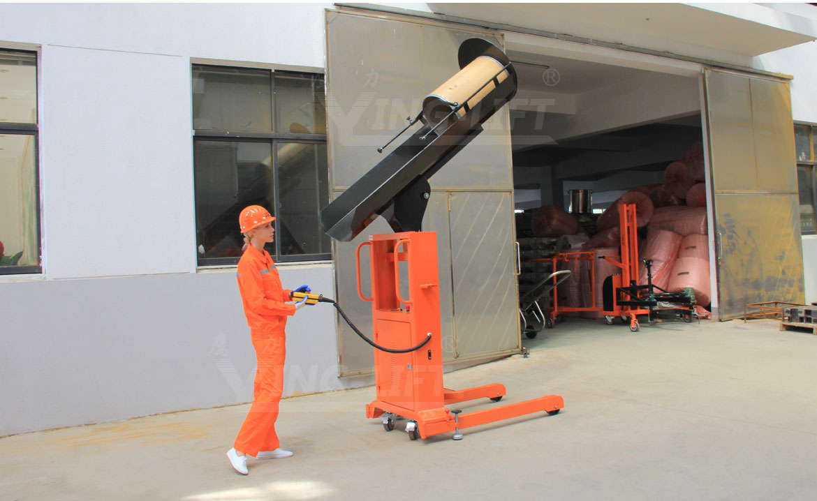 電動圓桶固體物料倒料車