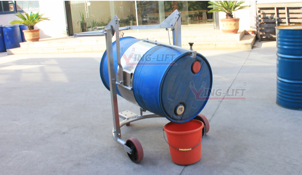 機械油桶翻轉(zhuǎn)車